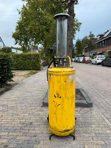Oude 2 Takt benzine pomp beschikbaar voor biedingen