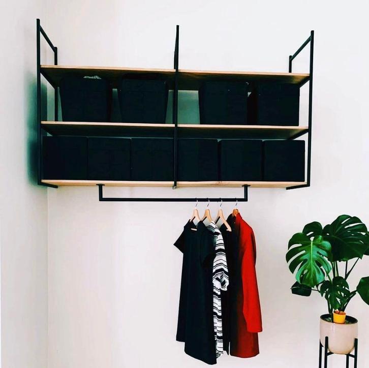 Industrieel wandrek – massief eik & matzwart staal, Maison & Meubles, Armoires | Penderies & Garde-robes, Comme neuf, Moins de 100 cm