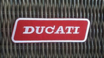 Emblème thermocollant Ducati - 118 x 37 mm, Enlèvement ou Envoi, Neuf