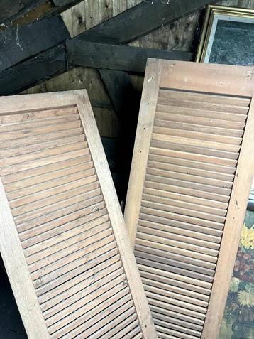 2 volets en bois beschikbaar voor biedingen