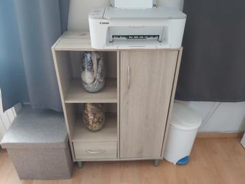 Kleine opbergkast  beschikbaar voor biedingen