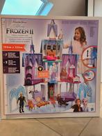 Frozen kasteel Arendelle compleet (poppen niet inbegrepen), Kinderen en Baby's, Ophalen, Zo goed als nieuw, Accessoires