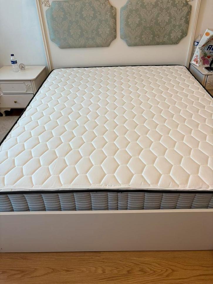 Matelas ISTIKBAL, Huis en Inrichting, Slaapkamer | Matrassen en Bedbodems, Zo goed als nieuw, Matras, 200 cm, Ophalen of Verzenden