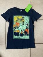 Nieuw t shirt met dino's ( dinosaurussen ) Maat 128, Chemise ou À manches longues, Garçon, Enlèvement ou Envoi, Neuf