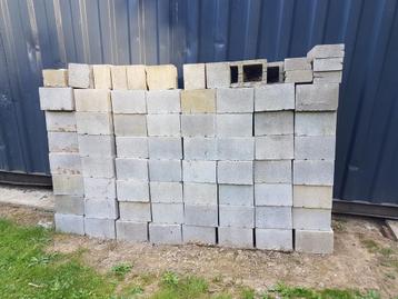 Bloc de béton 40 x 30 beschikbaar voor biedingen