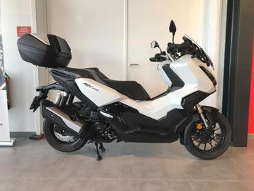 ADV 350 avec Smart Top Box beschikbaar voor biedingen