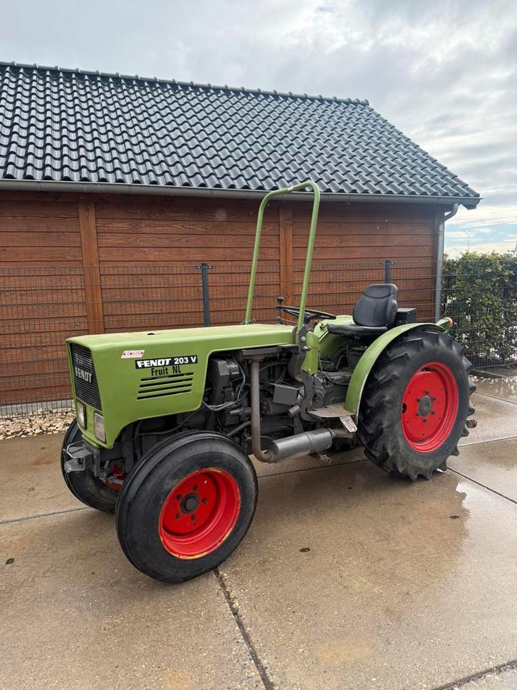 Fendt 203v smalspoor met stuurbekrachtiging, Hobby en Vrije tijd, Modelauto's | 1:32, Ophalen