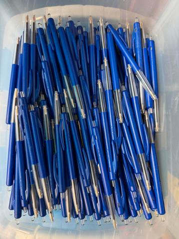100 nieuwe BIC Balpennen, Divers, Ecriture, Enlèvement ou Envoi, Comme neuf