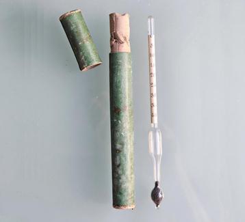 OUDE DICHTHEIDSMETER MET LOODBALLEN STROOPSCHAAL/PESE-SIROP beschikbaar voor biedingen