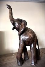 Met de hand gesculpteerde olifant uit Afrika, Maison & Meubles, Accessoires pour la Maison | Autre, Decorstuk, Enlèvement, Utilisé