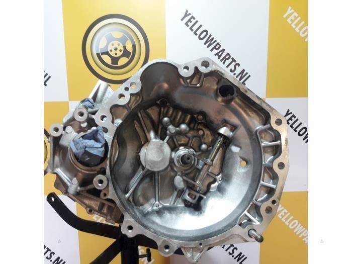 Versnellingsbak van een Suzuki Swift, Auto-onderdelen, Transmissie en Toebehoren, Suzuki, Gebruikt, 6 maanden garantie, 12 maanden garantie