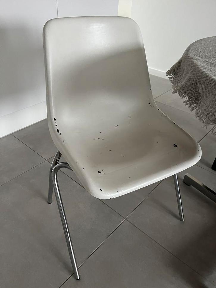 Kunststof kuipstoel, Huis en Inrichting, Stoelen, Gebruikt, Eén, Kunststof, Metaal, Wit, Ophalen