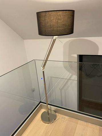 Lampe sur pied en métal  avec abat-jour nour beschikbaar voor biedingen