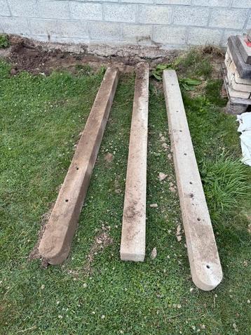 3x beton paal beschikbaar voor biedingen