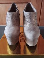 Naaldhakken - Suède - Lichtbruin - Maat 37, Kleding | Dames, Ophalen, Bruin, Zo goed als nieuw, Schoenen met hoge hakken