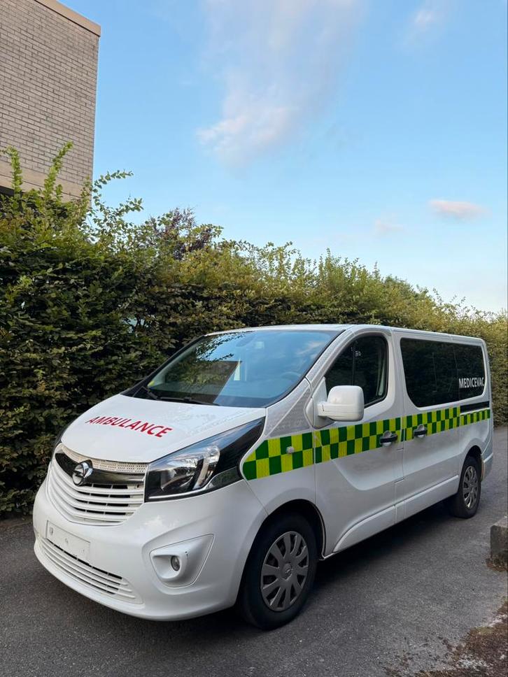 Opel Vivaro 1.6 diesel AMBULANCE - 2016 - EURO 6B, Auto's, Bestelwagens en Lichte vracht, Bedrijf, Te koop, Airbags, Airconditioning