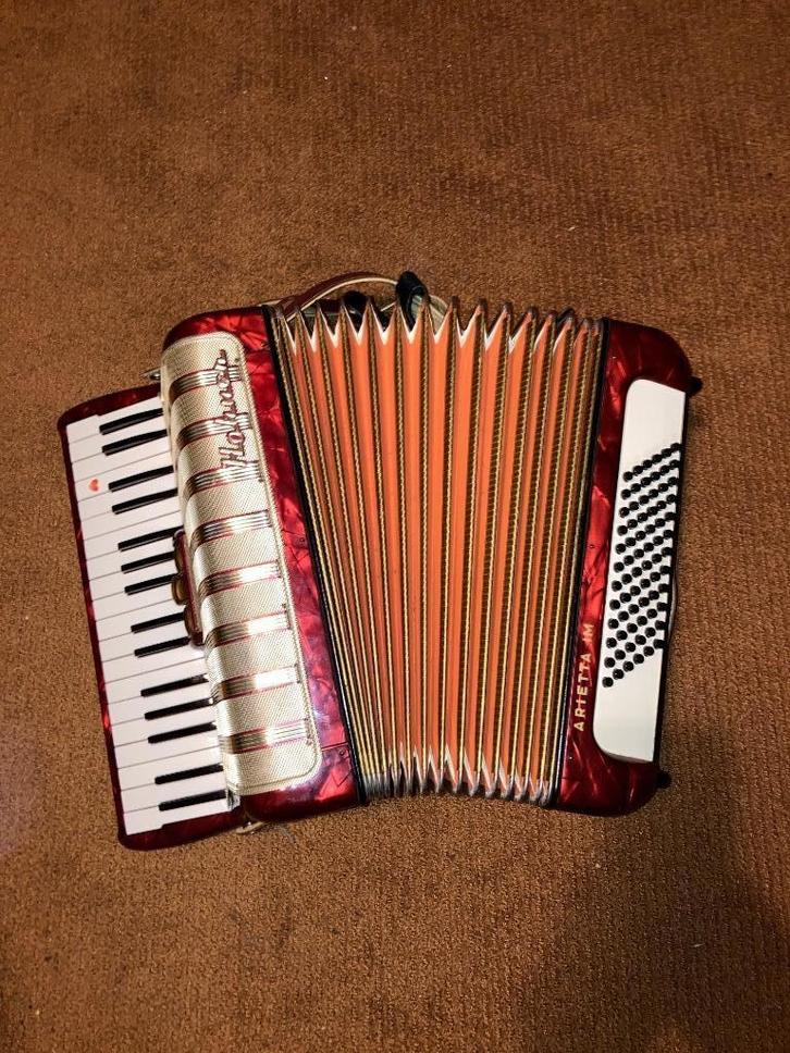 Accordeon Hohner ARIETTA IM, Muziek en Instrumenten, Accordeons, Gebruikt, Toetsaccordeon, 72-bas, Hohner, Met koffer, Met riemen