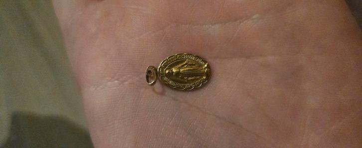 Hanger Maria Wonderdadige Medaille Geschulpt Goud 18 karaat, Handtassen en Accessoires, Kettinghangers, Zo goed als nieuw, Goud