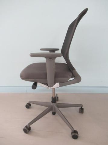 Vitra bureaustoel Grijs / Bruin beschikbaar voor biedingen