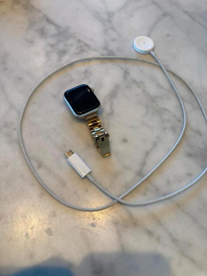 Apple Watch SE (2022), Handtassen en Accessoires, Smartwatches, Gebruikt, iOS, Calorieverbanding, GPS, Hartslag, Snelheid, Stappen