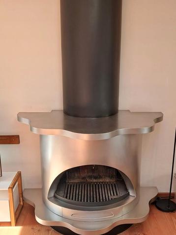 Haard en bijhorende inox schouw (Boley-Veghel-Holland) beschikbaar voor biedingen