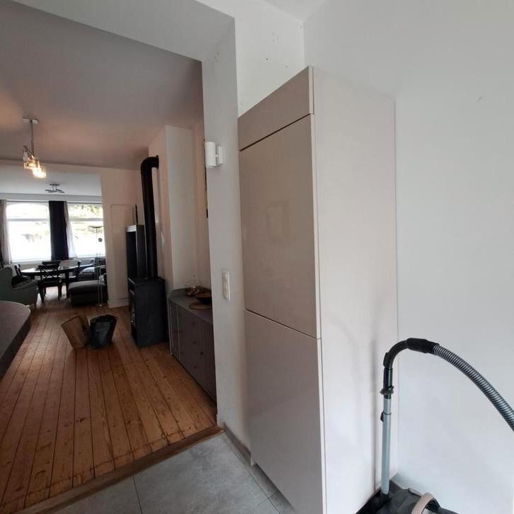 Grand meuble de cuisine très robuste., Immo, Appartementen en Studio's te huur