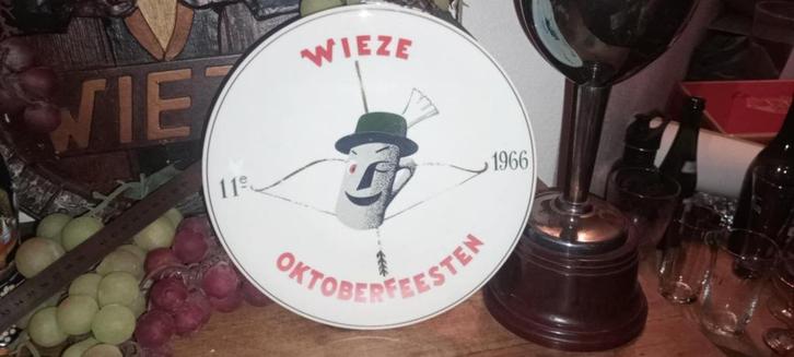 Brasserie bierbord Oktoberfeesten 1966 Wieze, Verzamelen, Biermerken, Gebruikt, Reclamebord, Plaat of Schild, Overige merken, Ophalen of Verzenden