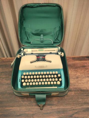 Typemachine VOSS. 1958. Werkende typemachine. AZERTY. beschikbaar voor biedingen