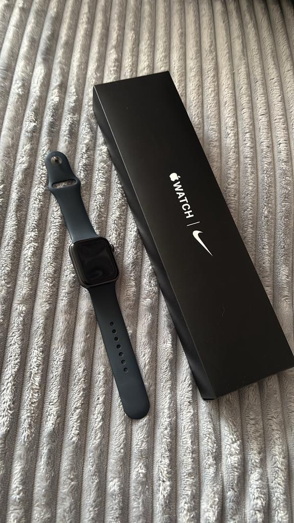 Apple Watch Se 44mm, Handtassen en Accessoires, Smartwatches, Gebruikt, iOS, Zwart, Waterdicht, Ophalen