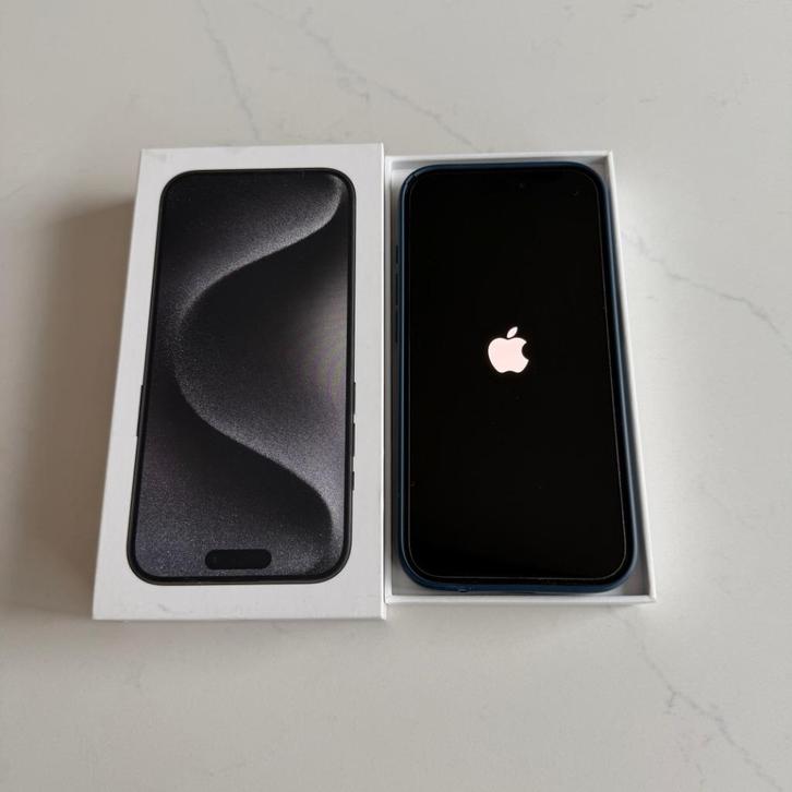 iPhone 15 PRO 256 GB BLACK Titanium met blauwe hoesje, Telecommunicatie, Mobiele telefoons | Apple iPhone, Gebruikt, 256 GB, Zonder abonnement