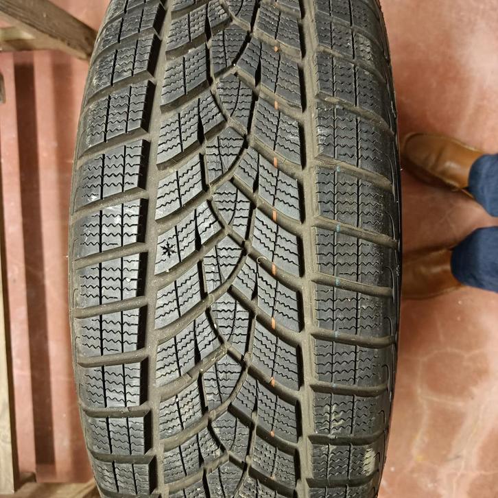 4 Goodyear winterbanden 225/60 R18 UltraGrip, Auto-onderdelen, Banden en Velgen, Band(en), Winterbanden, 18 inch, 225 mm, Personenwagen
