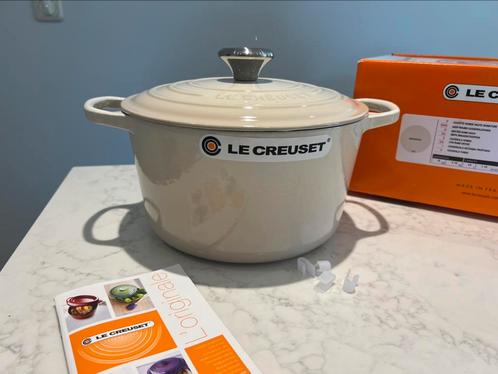 NIEUWE Le Creuset hoge braadpan 24cm Meringue met doos, Huis en Inrichting, Keuken | Potten en Pannen, Nieuw, Koekenpan of Braadpan