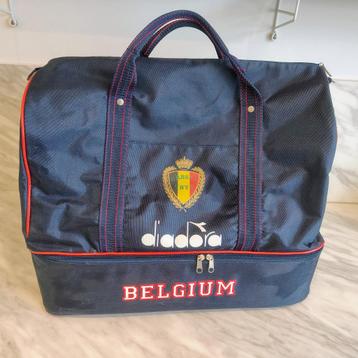 Diadora van de Rode Duivels voetbaltas uit de jaren 90  beschikbaar voor biedingen