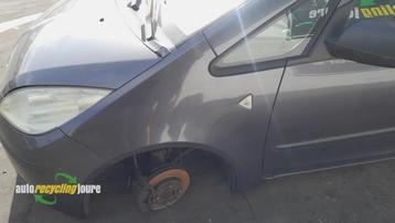 Scherm links-voor van een Mitsubishi Colt beschikbaar voor biedingen