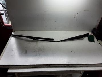 RUITENWISSERARM RECHTS VOOR Passat (3C2) (1Q1955410) beschikbaar voor biedingen