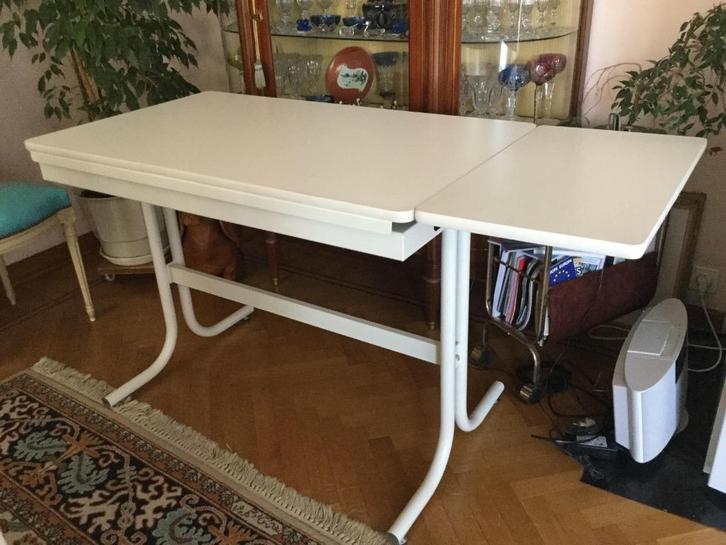 vintage keukentafel en 2 stoelen en 2 krukken, Huis en Inrichting, Keuken | Textiel, Zo goed als nieuw, Ophalen
