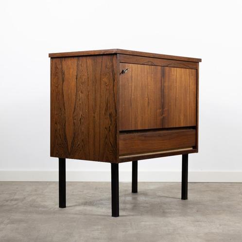 Prachtig vintage bijzet / barkastje, Huis en Inrichting, Kasten | Roldeurkasten en Archiefkasten, Overige houtsoorten, Metaal
