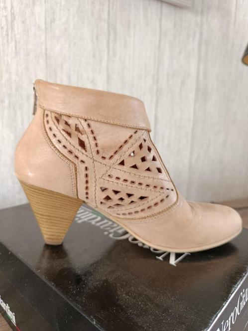 Zomer laarsjes Nero Giardini maat 38, Kleding | Dames, Schoenen, Zo goed als nieuw, Lage of Enkellaarzen, Ophalen of Verzenden