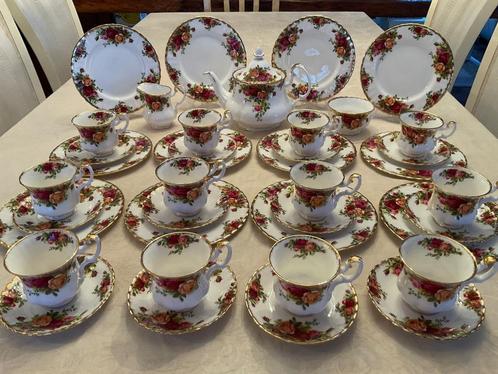 Royal Albert * Old country roses * service servies 39 pièces, Antiek en Kunst, Antiek | Servies compleet, Ophalen