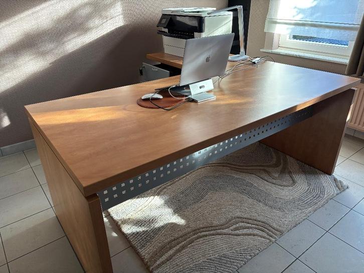 grand bureau, Diensten en Vakmensen, Klusjesman en Klusbedrijf