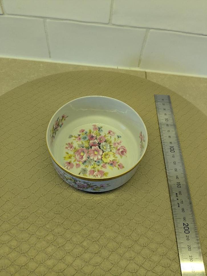 Porseleinen schaaltje met bloemendecor en goudrand – RZB, Antiek en Kunst, Antiek | Porselein, Ophalen