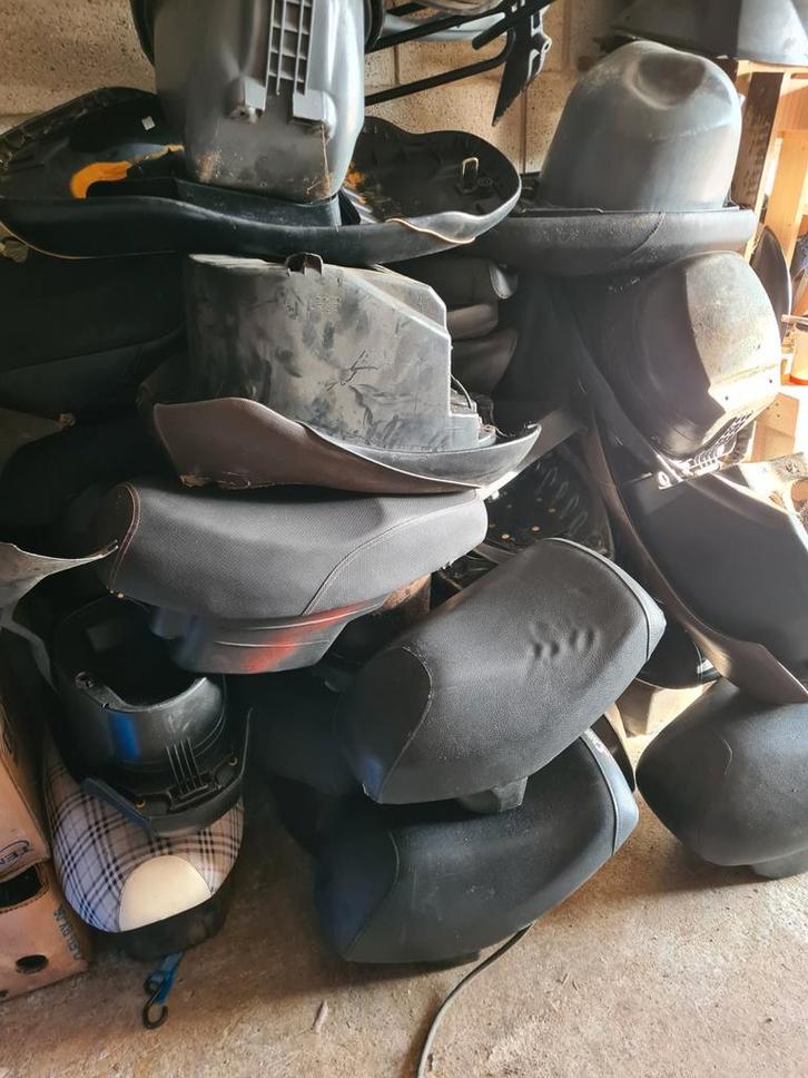 Selle de trottinette 50cc variée, tous modèles et marques, Vélos & Vélomoteurs, Pièces de cyclomoteur | Général, Selle, Enlèvement ou Envoi