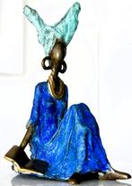 Massief brons beeld "Afrikaanse Lezende dame", Antiek en Kunst, Ophalen of Verzenden, Brons