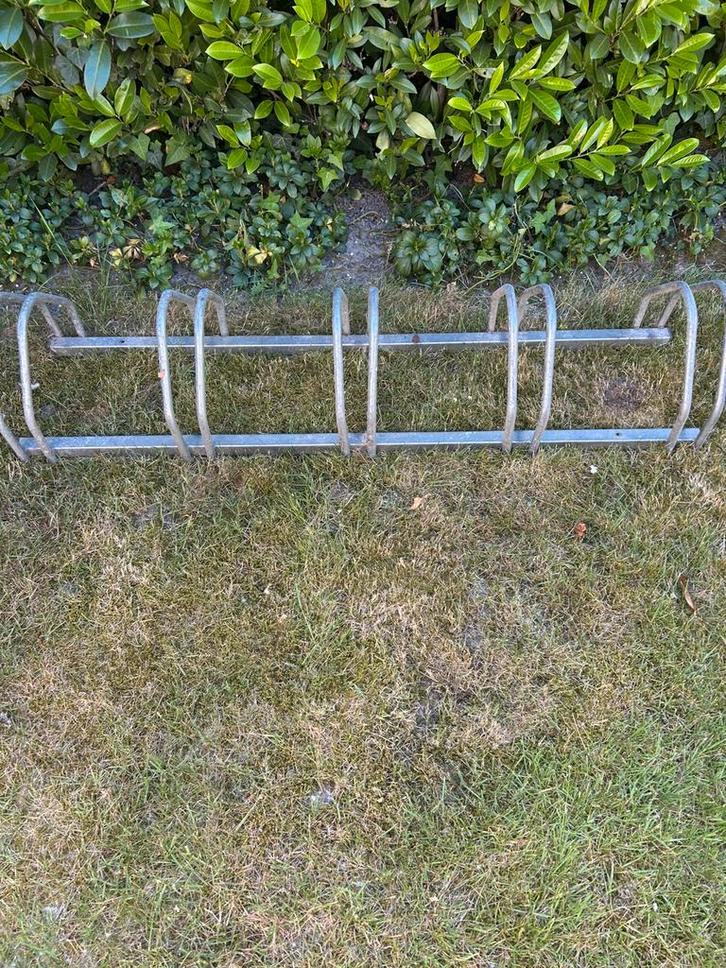 Fietsenrek in roestvrij staal in goede staat, Fietsen en Brommers, Fietsaccessoires | Fietsenrekken, Gebruikt, Ophalen