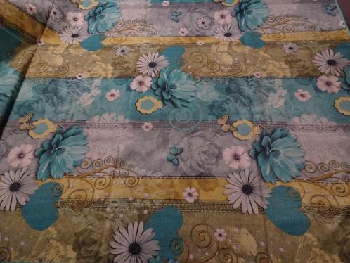 Tafelkleed met bloemen, Huis en Inrichting, Tafelkleden, Gebruikt, Rechthoek, Ophalen of Verzenden