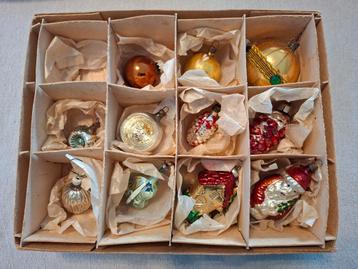 Zeer oude kerstballen deuk en figuurtjes beschikbaar voor biedingen