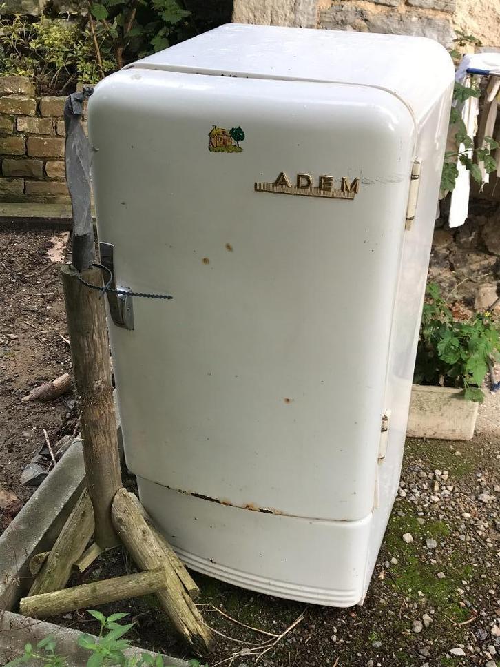 ADEM retro koelkast, Elektronische apparatuur, Koelkasten en IJskasten, Gebruikt, Met vriesvak, 75 tot 100 liter, 120 tot 140 cm