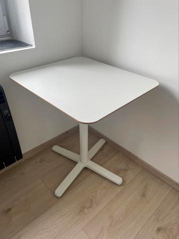Table IKEA  beschikbaar voor biedingen