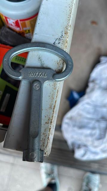 Rittal dubbelbaardsleutel nummer 5 ( schakelkast,…) beschikbaar voor biedingen