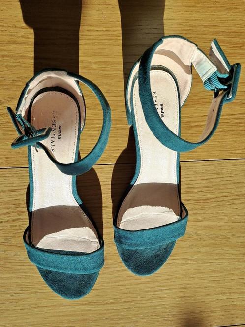 SACHA, diepgroene geklede sandalen, daim mt 36, Kleding | Dames, Schoenen, Zo goed als nieuw, Schoenen met lage hakken, Groen